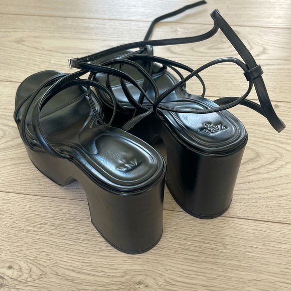 Black strappy platform sandals 🖤 - Picture 5 of 6